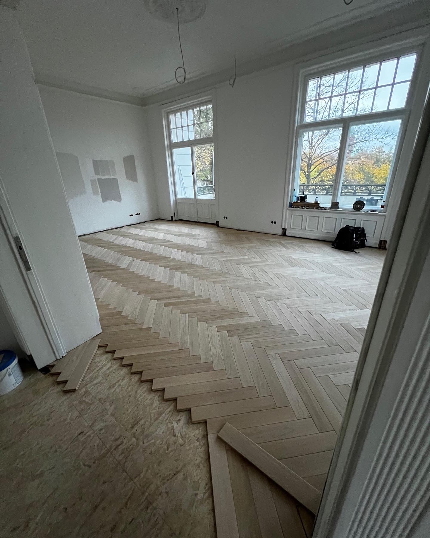 8EA1E30F-FEF7-41A4-9C04-011B8CB41792